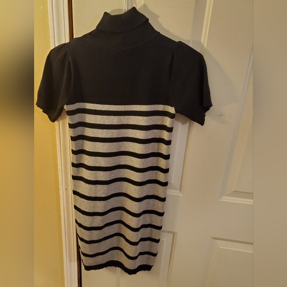 Vintage black and gray dress with 3 buttons on the left front shoulder. - Picture 2 of 4